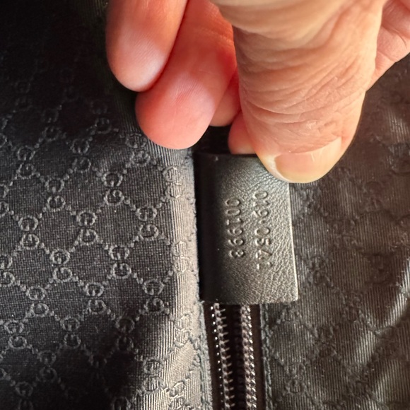 Gucci Black Laptop Bag with Smooth Leather and Zipper Closures - Picture 10 of 14